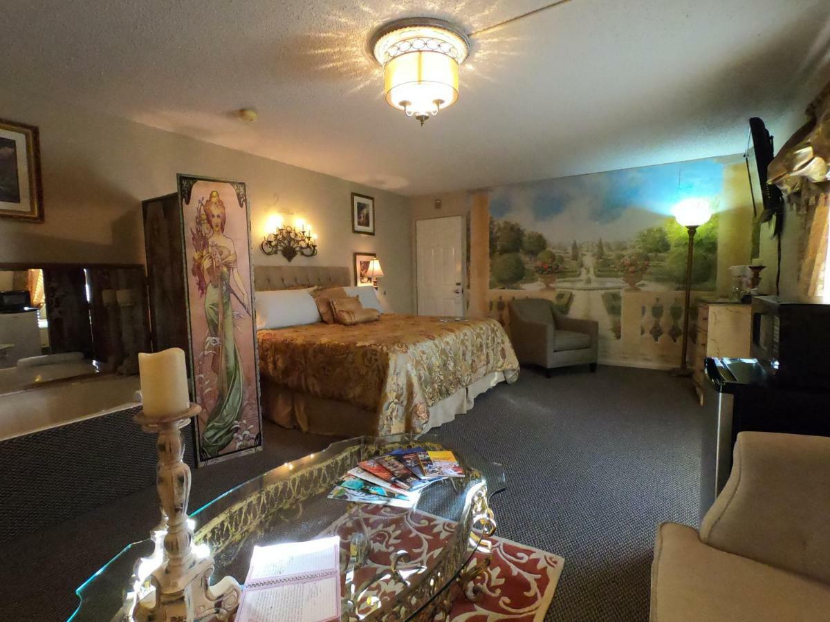 Tradewinds Lodging Юрека Спрингс Екстериор снимка