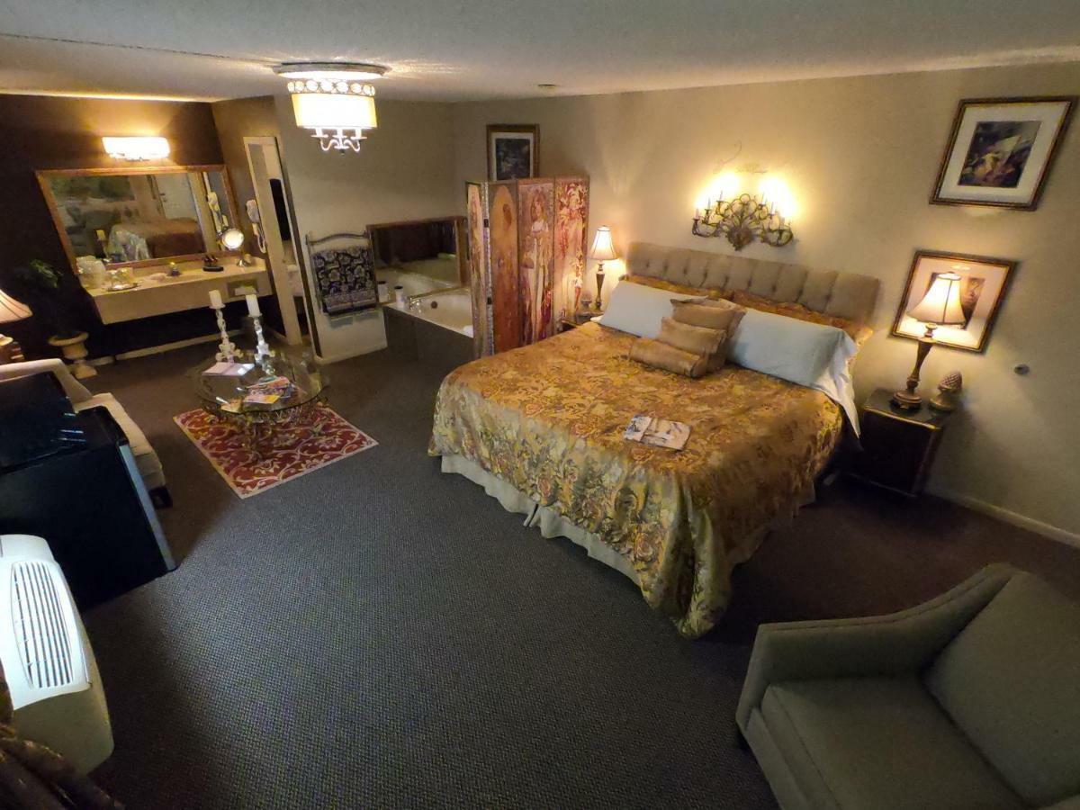 Tradewinds Lodging Юрека Спрингс Екстериор снимка