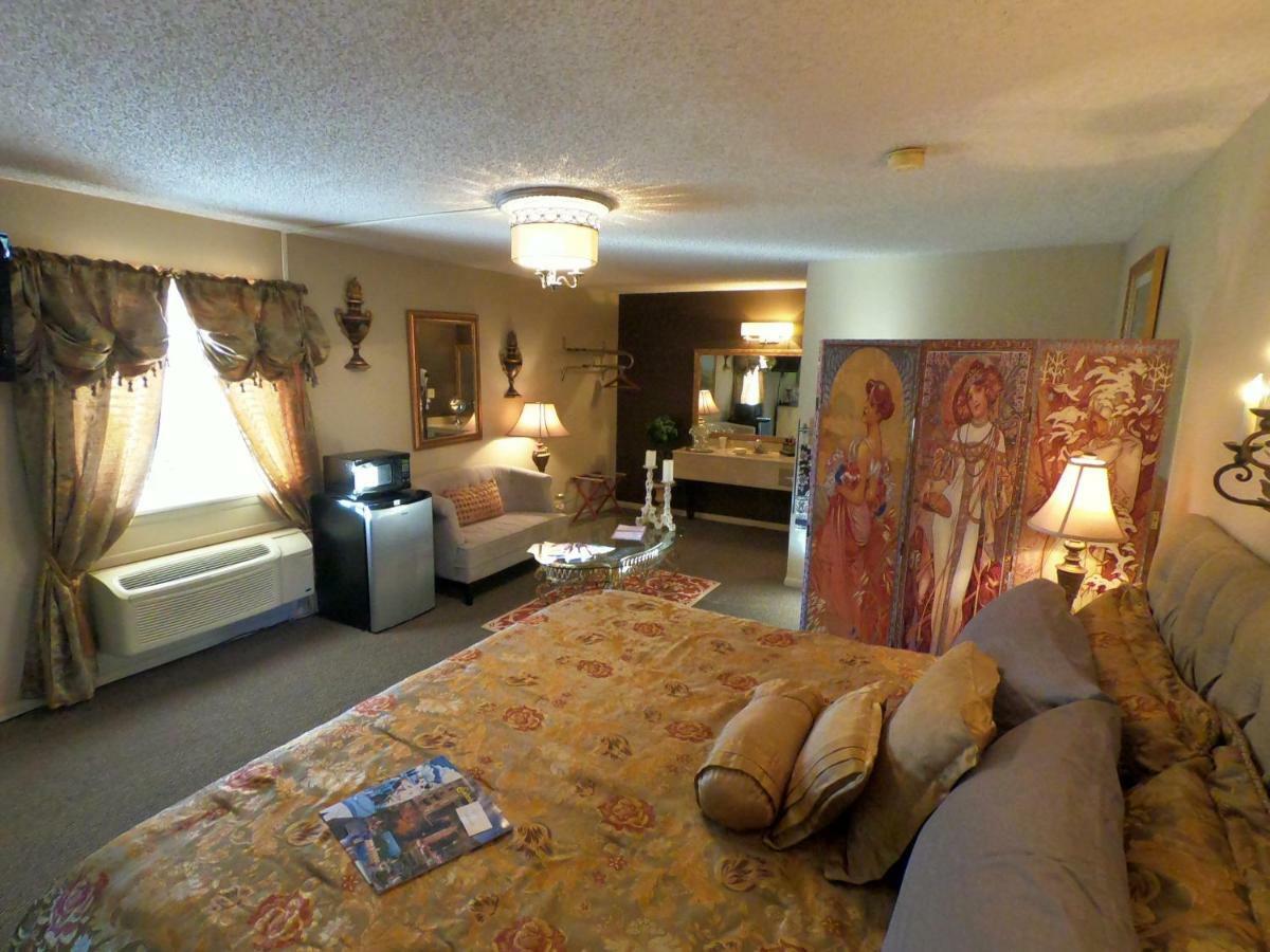 Tradewinds Lodging Юрека Спрингс Екстериор снимка