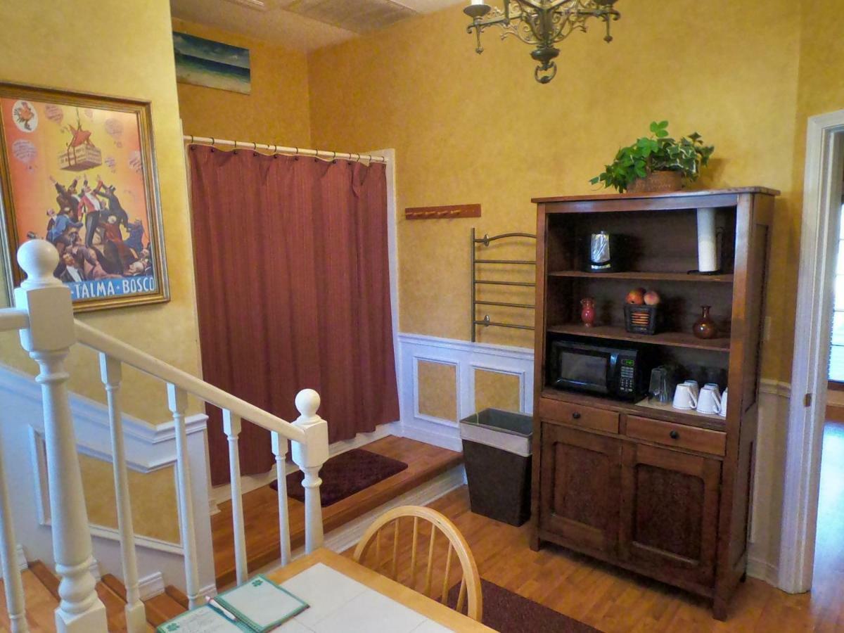 Tradewinds Lodging Юрека Спрингс Екстериор снимка