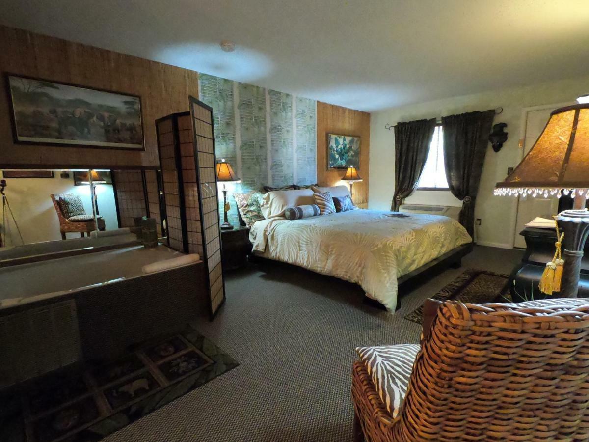 Tradewinds Lodging Юрека Спрингс Екстериор снимка