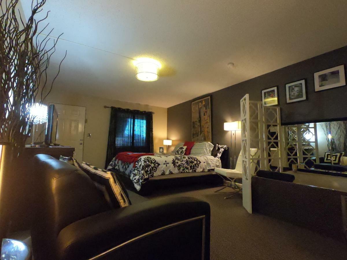 Tradewinds Lodging Юрека Спрингс Екстериор снимка